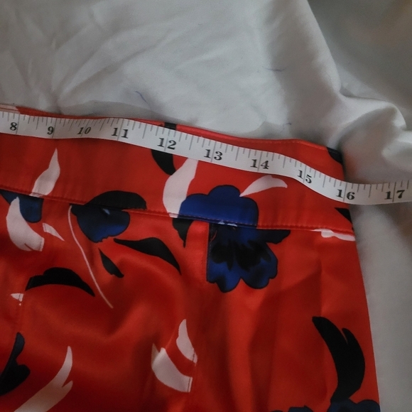 Izod Golf Skort in Red with Blue Floral Print 4 - Picture 5 of 5